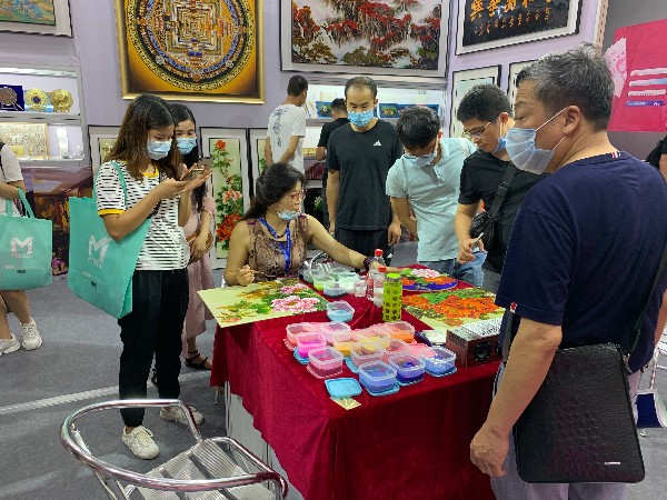 你知道景泰蓝的源起在哪里吗？
